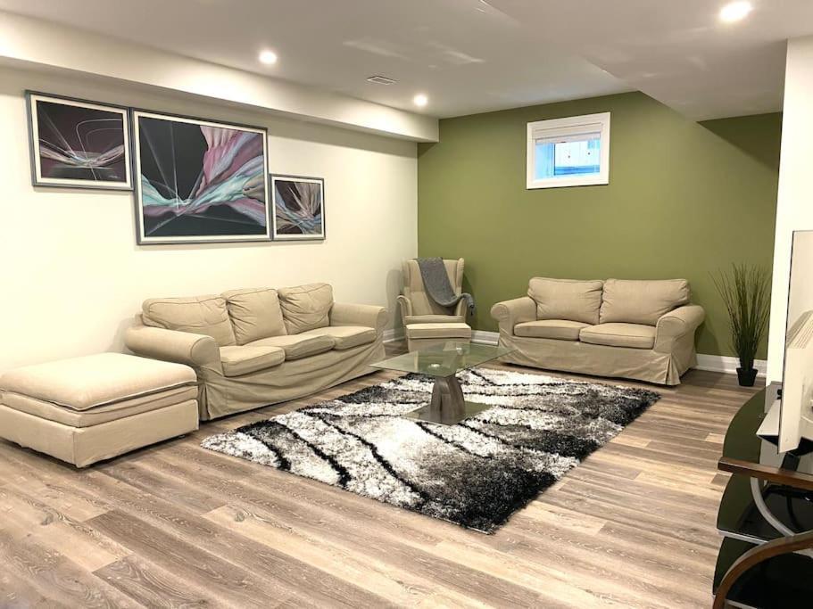 Beautiful Walk Out Basement Apartment In Pickering Near Beach Екстериор снимка